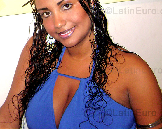 Date this sultry Brazil girl Ingrid from Macae B916