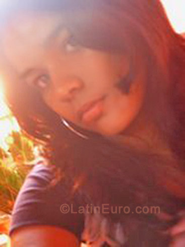 Date this hard body Brazil girl Daniella from Tres Lagoas B917