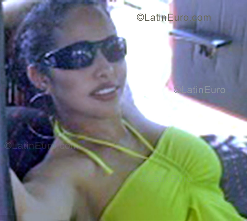 Date this hot Brazil girl Karina from Boa Vista B959