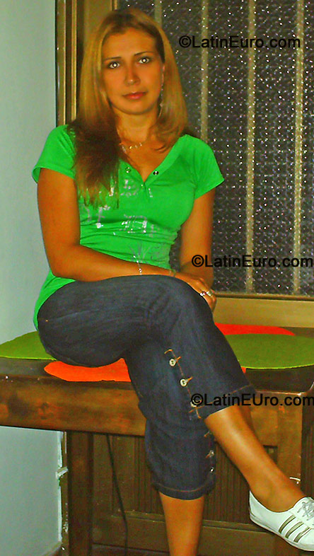 Date this young Colombia girl Diana- from Manizales C7947