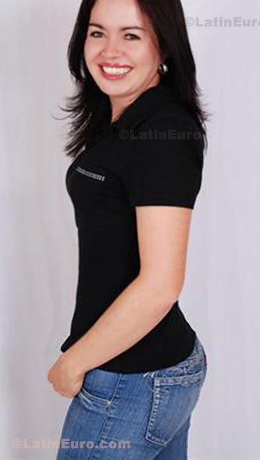 Date this passionate Colombia girl Belisa from Bogota C8101