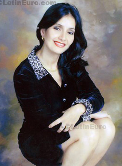 Date this nice looking Colombia girl Martha from Bogota C8126