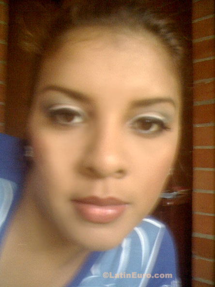 Date this voluptuous Colombia girl Yudi from Cali C8128