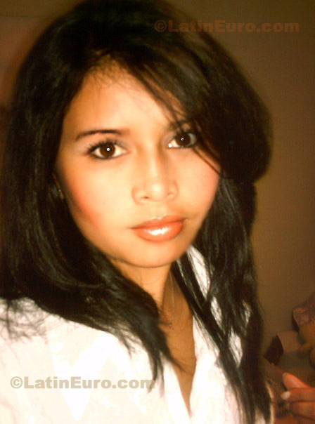Date this attractive Colombia girl Carol from Bogota C8144