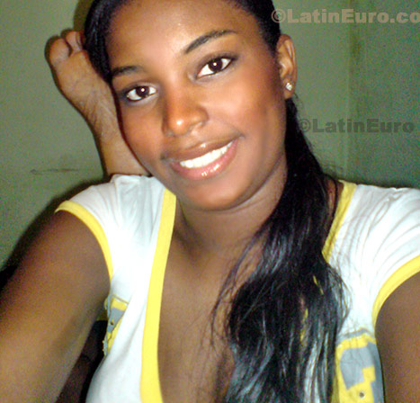 Date this funny Colombia girl Luisana from Cali C8244