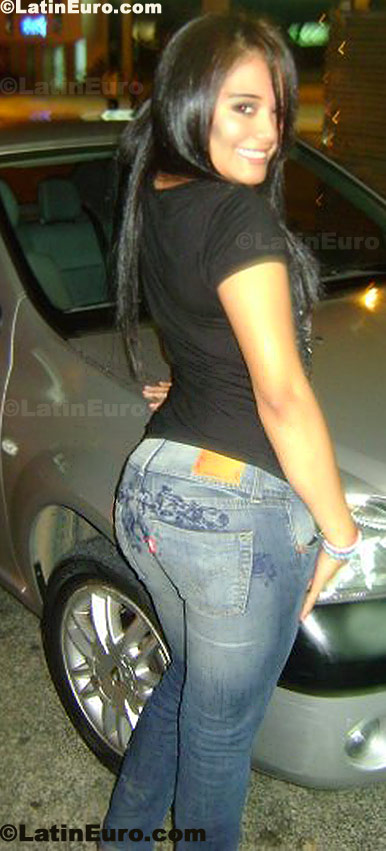 Date this stunning Colombia girl Andrea from Cali C8248