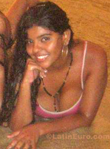 Date this charming Colombia girl Laura from Barranquilla C8310