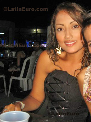 Date this voluptuous Colombia girl Dolly from Girardot C8404