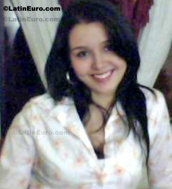 Date this good-looking Colombia girl Leonela from  C8417