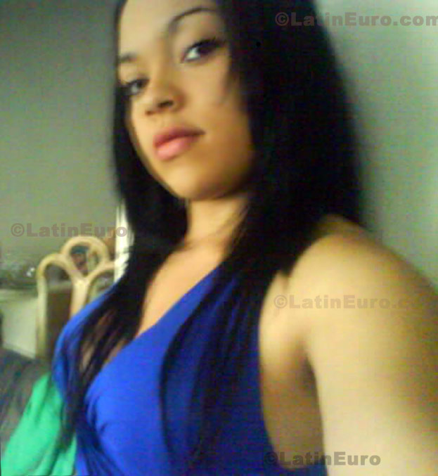 Date this good-looking Colombia girl Natalia from  C8433