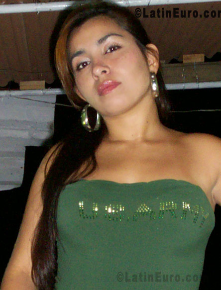 Date this attractive Colombia girl Jennyfer from Pereira C8496