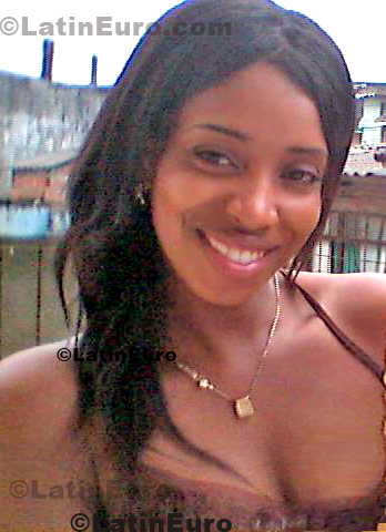 Date this delightful Colombia girl Indira from Buenaventura C8546