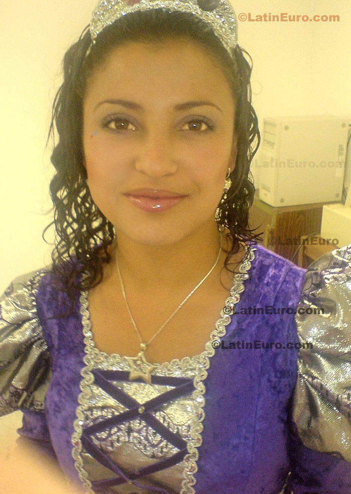 Date this voluptuous Colombia girl Sirena from Manizales C8558