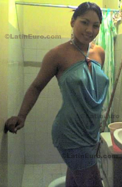 Date this attractive Colombia girl Gilliam from Cartagena C8602