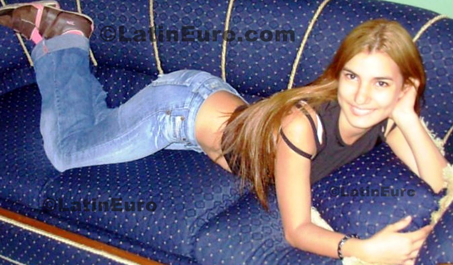 Date this foxy Colombia girl Gloria from  C8639