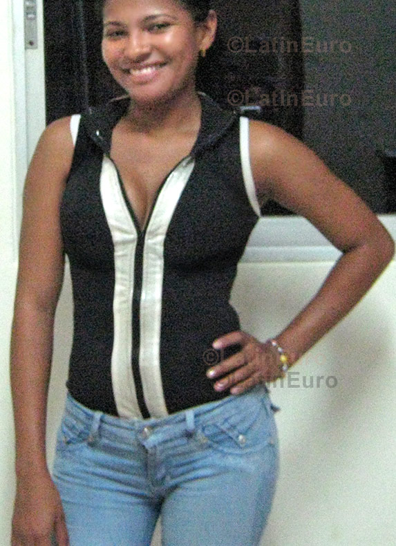 Date this good-looking Colombia girl Gina from Cartagena C8674