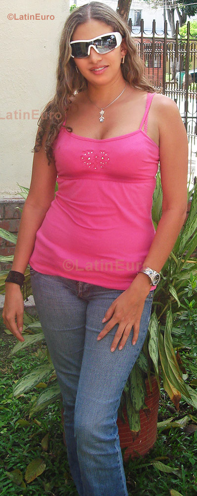 Date this attractive Colombia girl Monica from Cali C8744