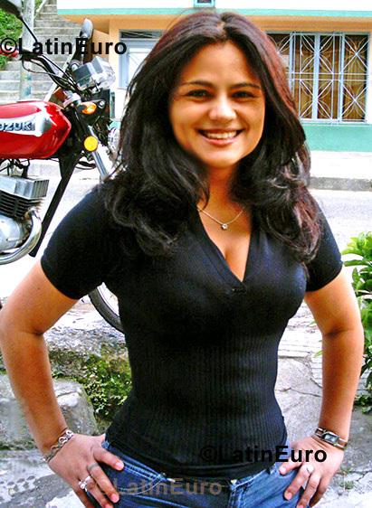 Date this young Colombia girl Andrea from Pereira C8777