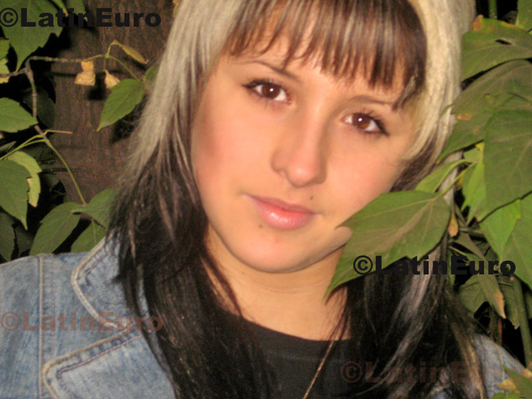 Date this nice looking Colombia girl Sofia from Bogota C8815