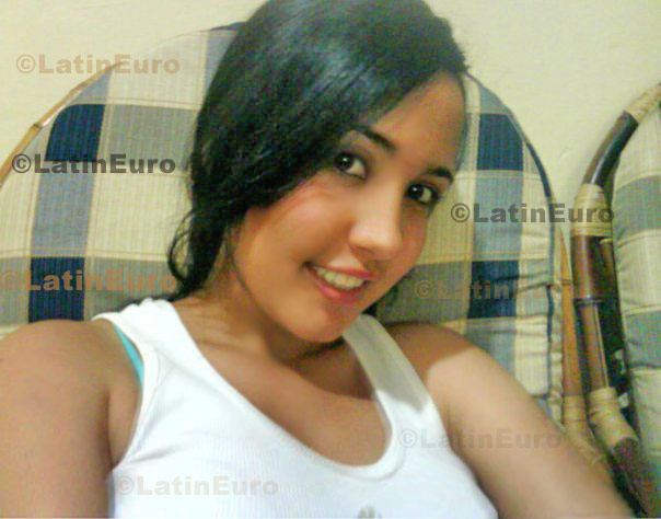 Date this happy Colombia girl Indira from Barranquilla C8817