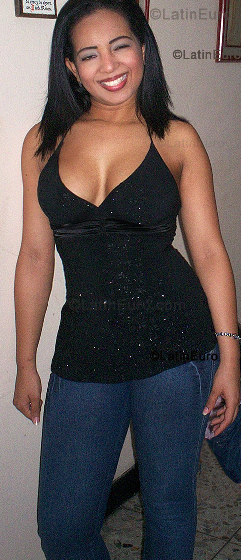 Date this gorgeous Colombia girl Lissett from Barranquilla C8852