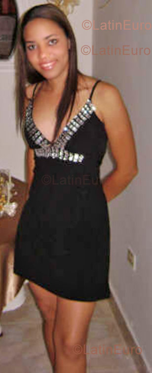 Date this georgeous Colombia girl Arlet from Barranquilla C8865