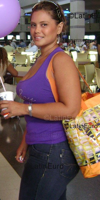 Date this delightful Colombia girl Luzdarys from Barranquilla C8872
