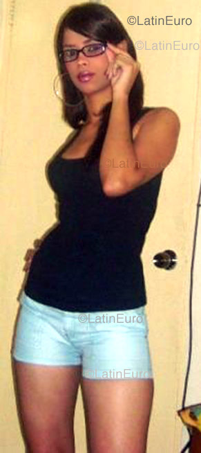Date this georgeous Colombia girl Annette from Valledupar C8952