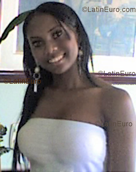 Date this charming Colombia girl Naiyara from Cali C8969