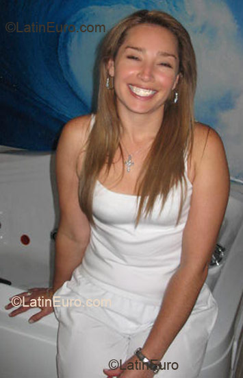 Date this beautiful Colombia girl Lina from Manizales C8986