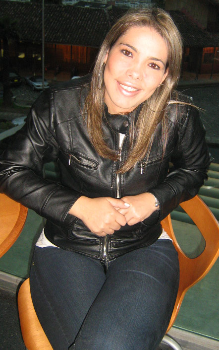 Date this attractive Colombia girl Lina from Manizales C9001