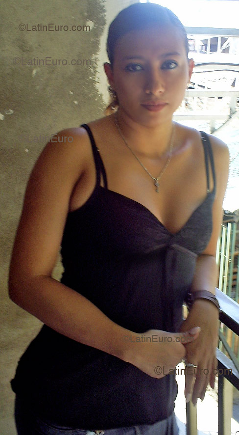 Date this happy Colombia girl Patricia from Cali C9014