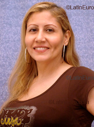Date this attractive Colombia girl Yolanda from Cali C9024