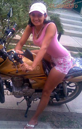 Date this gorgeous Colombia girl Andrea from  C8236