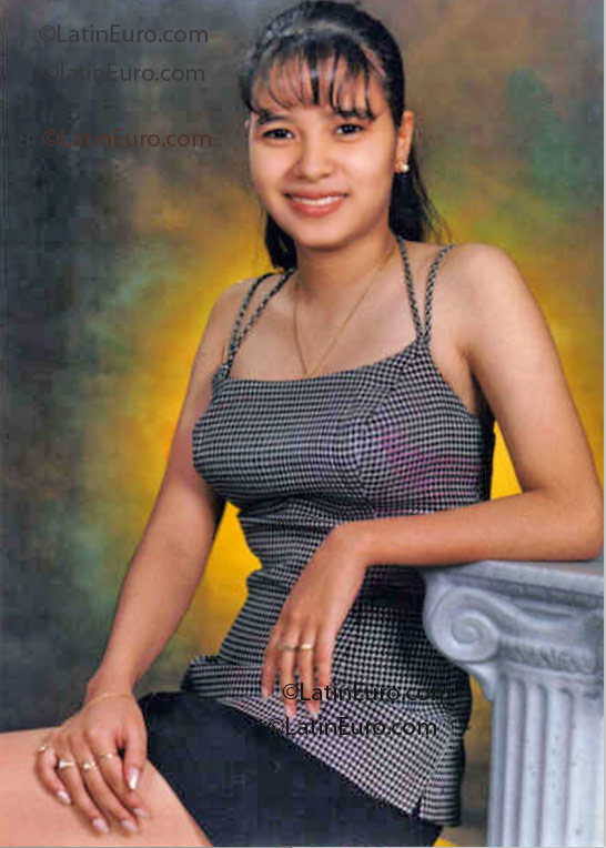 Date this georgeous Colombia girl Flor from Cali C9028