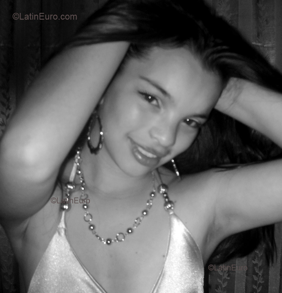 Date this delightful Colombia girl Maria from Bogota C9111