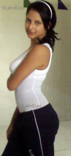 Date this lovely Colombia girl Yessenia from Barranquilla C9114
