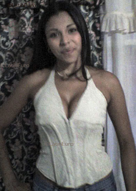 Date this happy Colombia girl Johanna from Cali C9191
