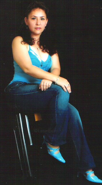 Date this hard body Colombia girl Ana from Cali C9242