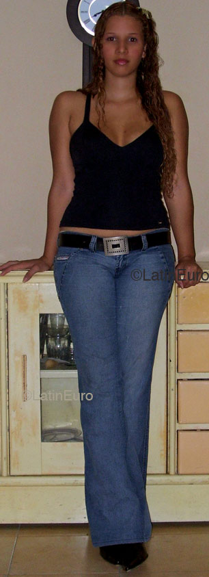 Date this young Colombia girl Marilyn from  C9313