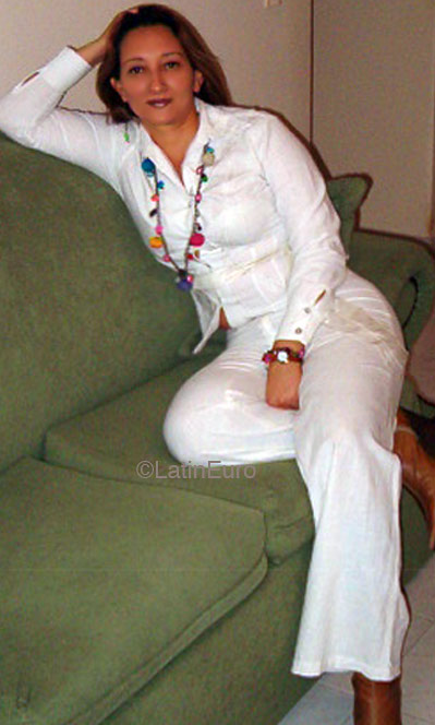 Date this delightful Colombia girl Luz from Medellin C9330