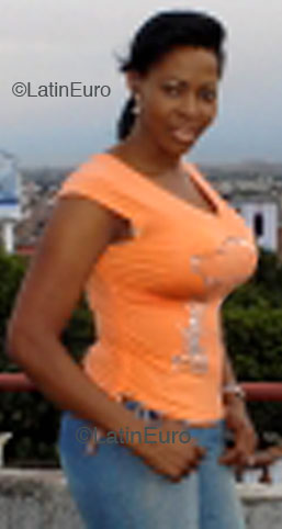Date this happy Colombia girl Fabiola from  C9334