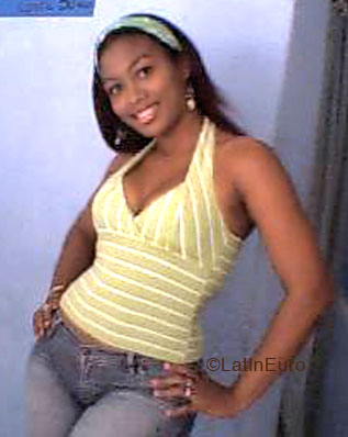 Date this athletic Colombia girl Karen from Cartagena C9340