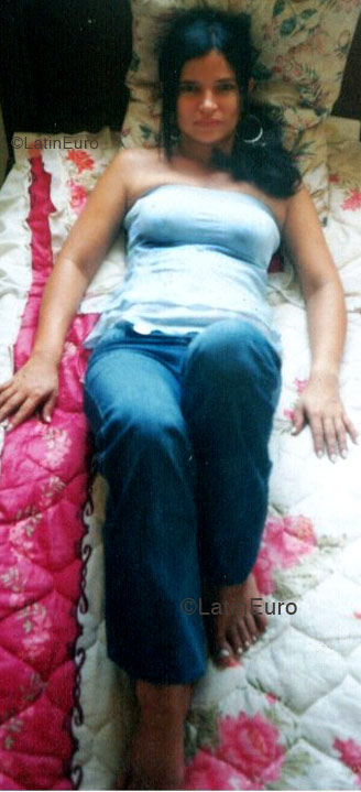 Date this voluptuous Colombia girl Damaris from Cali C9356
