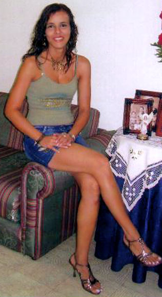 Date this foxy Colombia girl Gloria from Bogota C9381