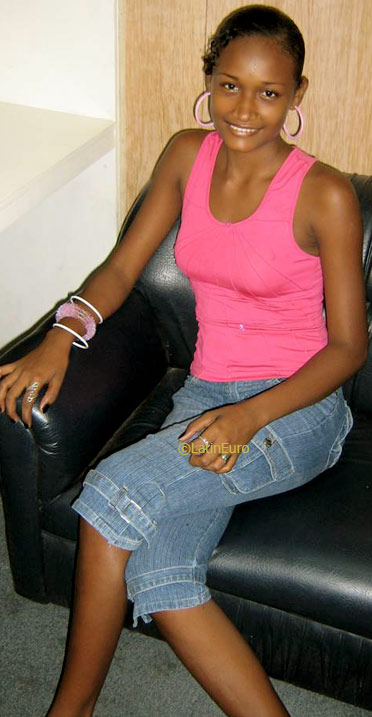 Date this hot Colombia girl Karen from Cartagena C9418