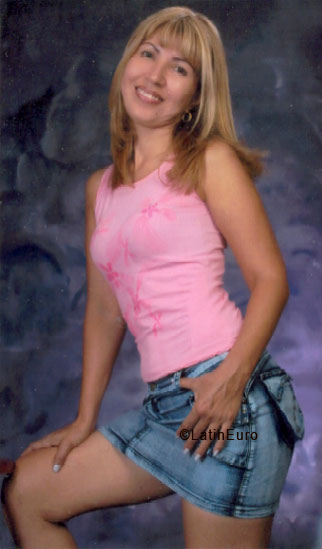 Date this lovely Colombia girl Rocio from Cartagena C9476
