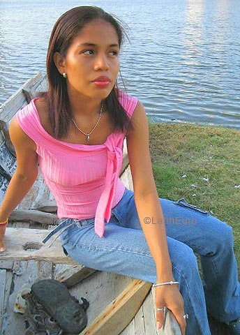 Date this young Colombia girl Kelly from Cartagena C9598