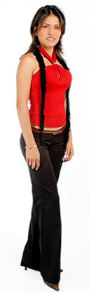Date this charming Colombia girl Yennyfer from  C9763