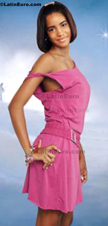Date this fun Dominican Republic girl Nefer from Santo Domingo N-1019